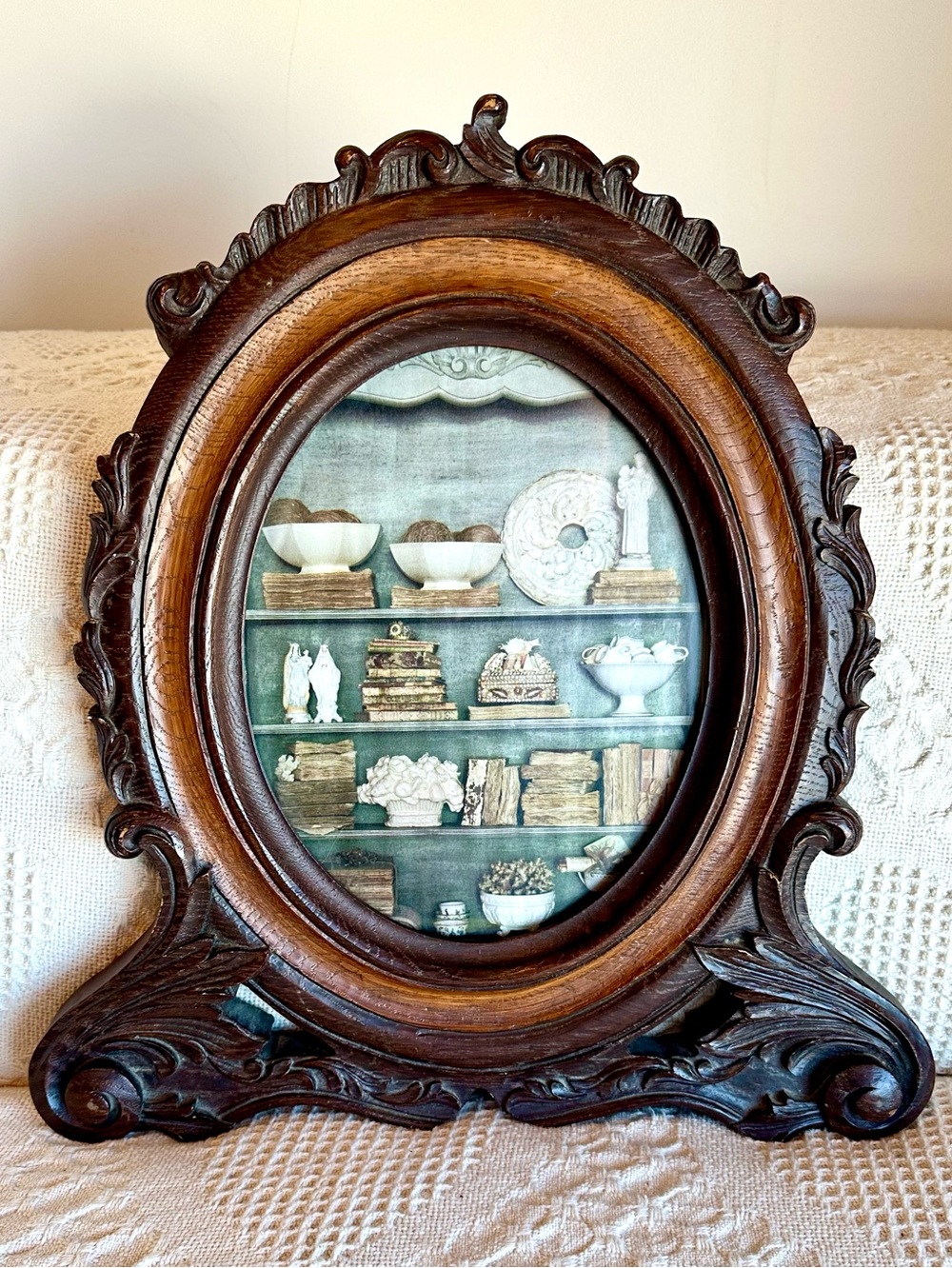 Vtg. Victorian Style 3D
Oval Picture Frame
Deeply Carved Ornate
Mahogany Wood